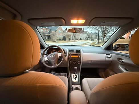 Used 2010 Toyota Corolla LE image 16