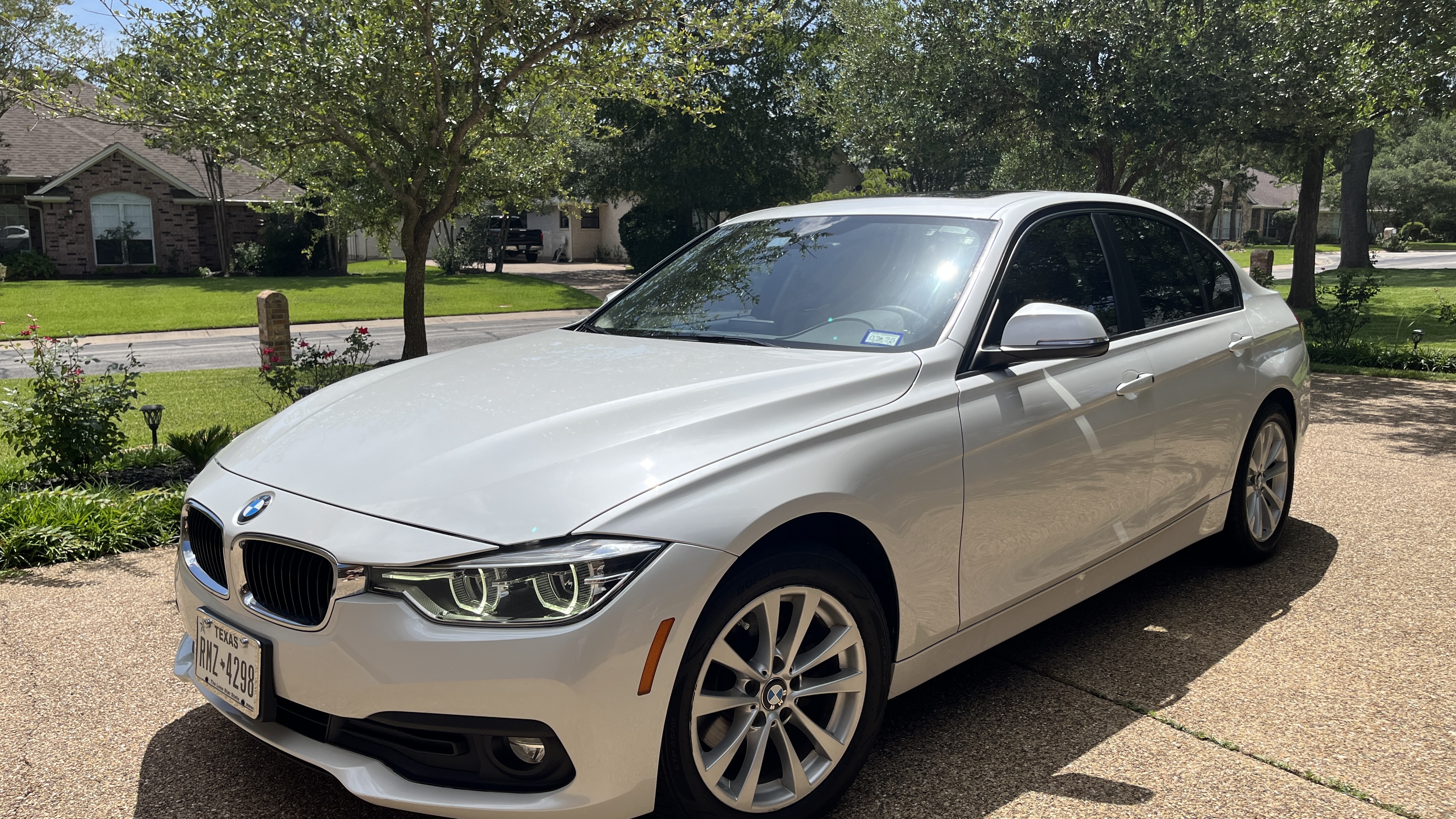 Used 2018 BMW 320i Sedan w/ Convenience Package RWD image 1