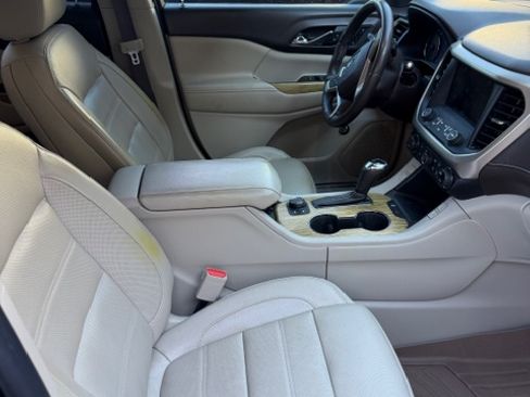 Used 2017 GMC Acadia Denali w/ Technology Package image 5