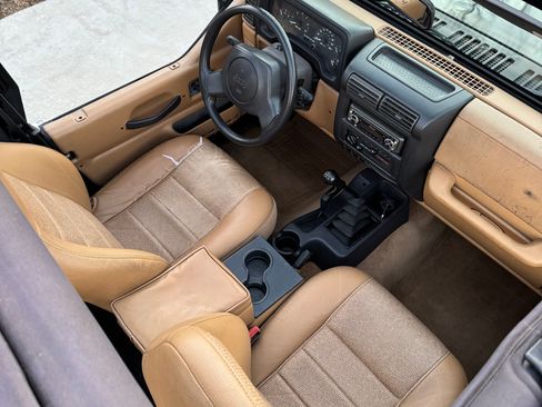 Used 1997 Jeep Wrangler SE image 17