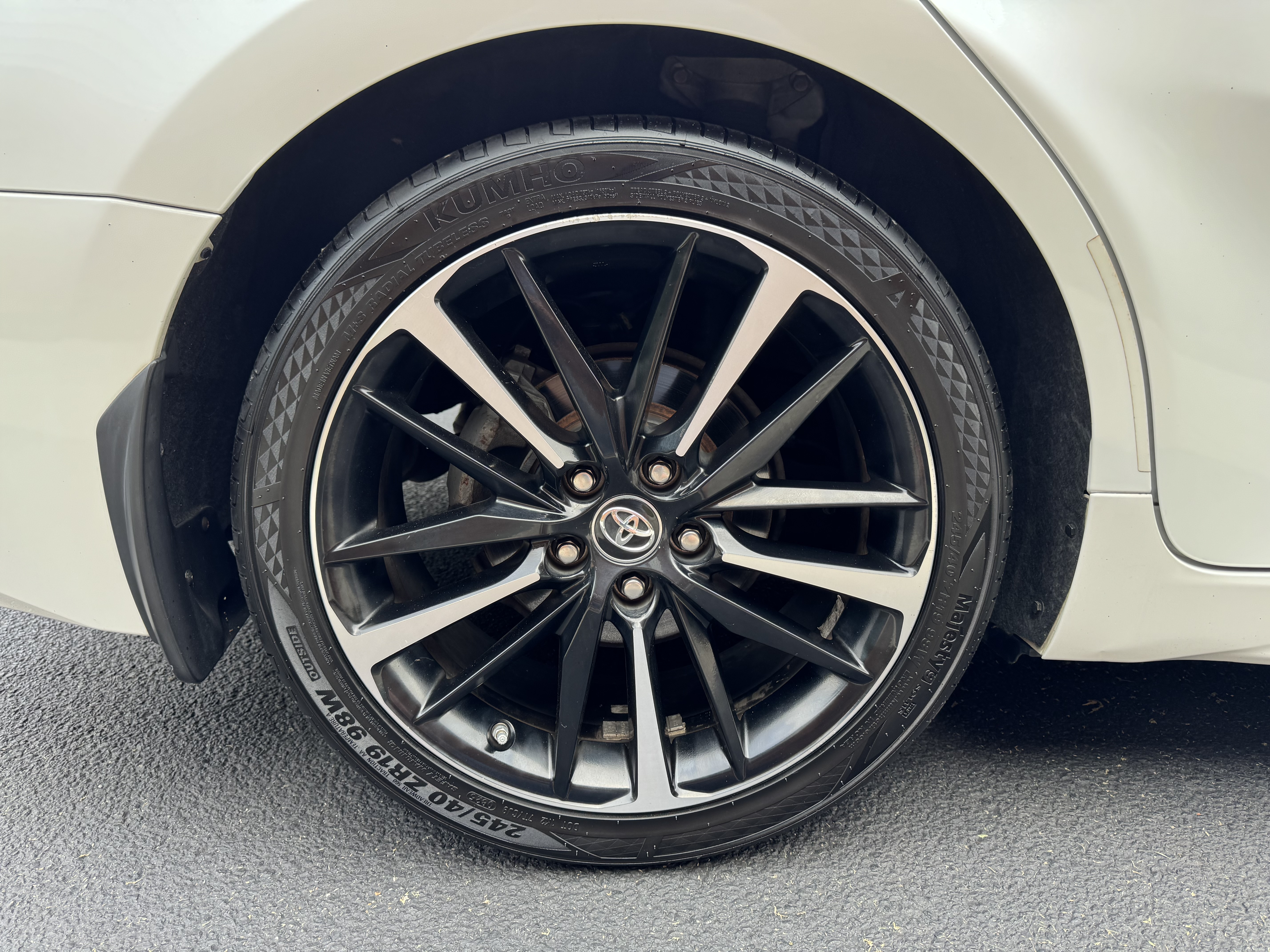 Used 2018 Toyota Camry XSE FWD image 8