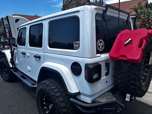 Used 2018 Jeep Wrangler Unlimited Sahara AWD/4WD image 2
