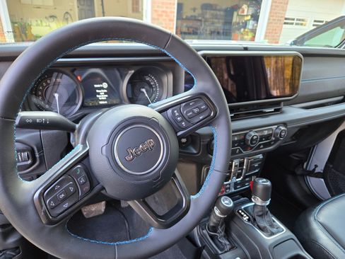 Used 2024 Jeep Wrangler Unlimited Rubicon 4xe w/ Convenience Group image 21