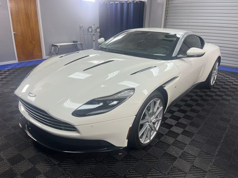 Used 2017 Aston Martin DB11 V12 RWD image 8