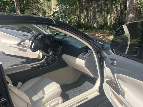 Used 2010 Lexus IS 250C image 9