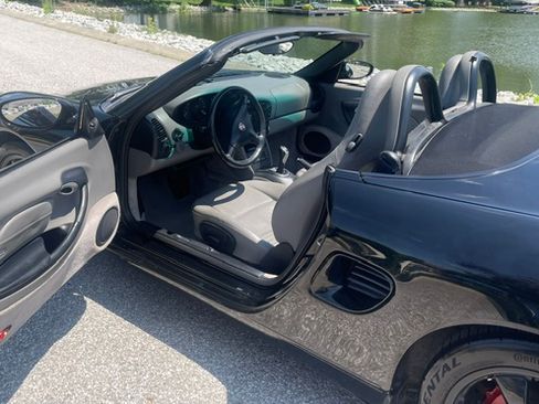 Used 2002 Porsche Boxster RWD image 4