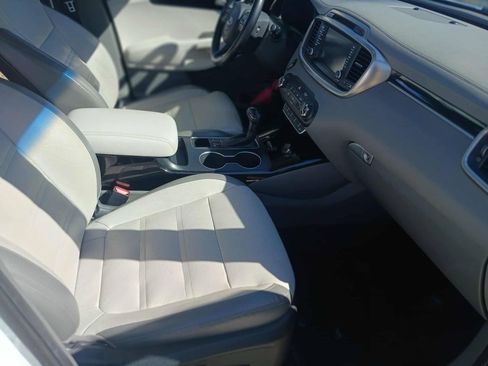 Used 2016 Kia Sorento SX image 11