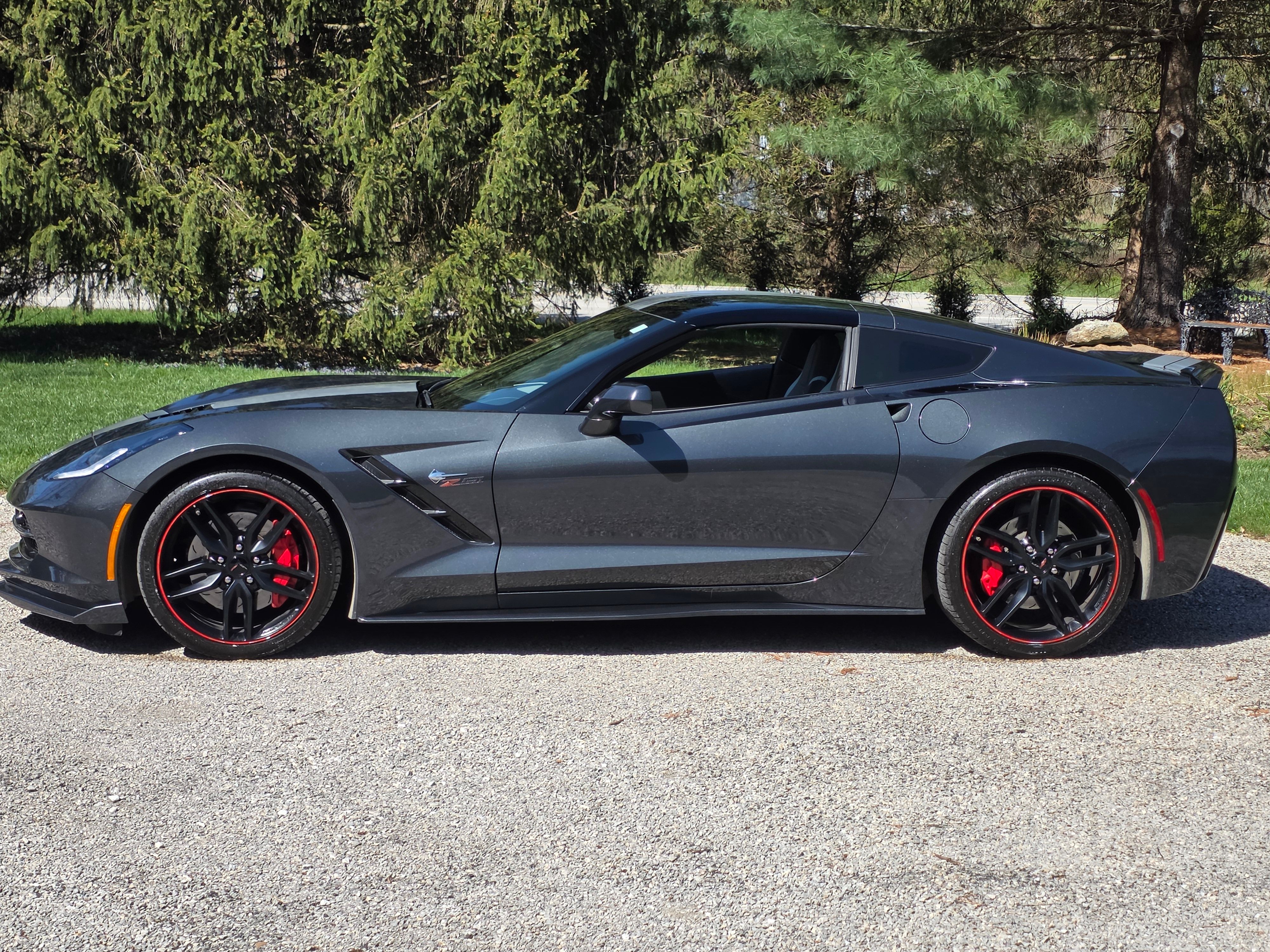 Used 2019 Chevrolet Corvette Stingray Coupe RWD image 4