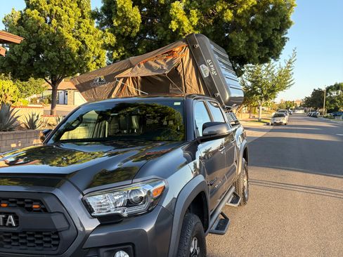 Used 2019 Toyota Tacoma TRD Off-Road AWD/4WD image 25