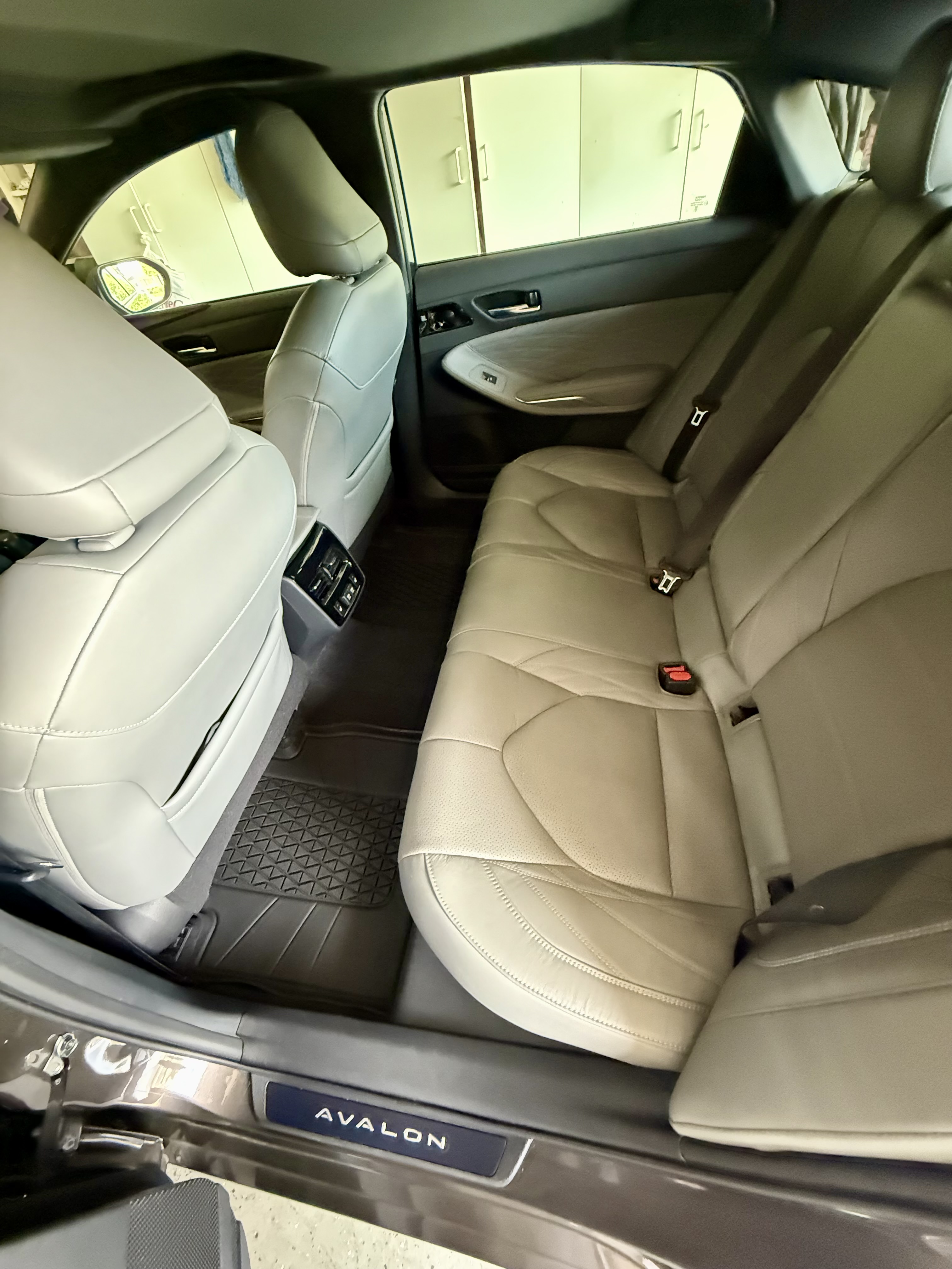 Used 2020 Toyota Avalon Limited w/ Advanced Safety Package FWD image 9