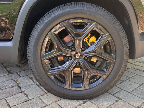 Used 2023 Rivian R1S Adventure image 22