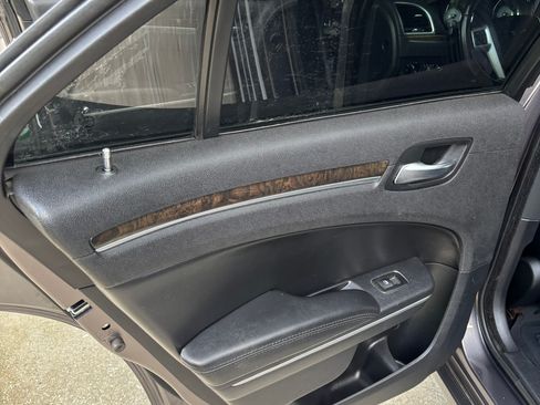 Used 2014 Chrysler 300 C AWD/4WD image 14