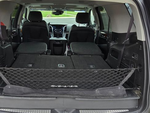 Used 2016 Cadillac Escalade Luxury image 26