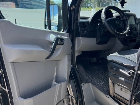 Used 2016 Mercedes-Benz Sprinter 2500 image 12
