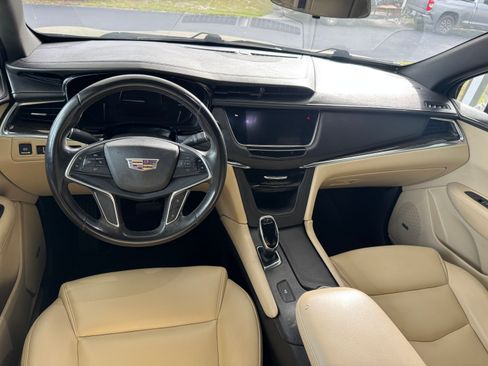 Used 2017 Cadillac XT5 FWD image 9