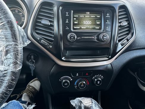 Used 2018 Jeep Cherokee Latitude image 13