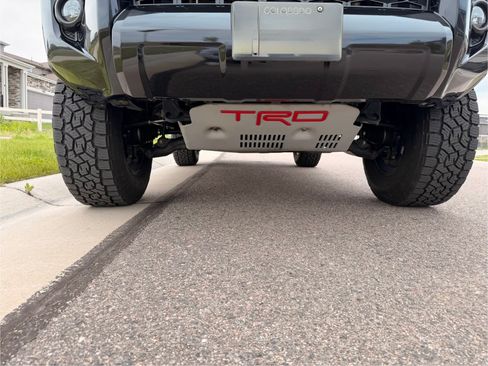 Used 2020 Toyota 4Runner TRD Off-Road Premium w/ Moonroof Package AWD/4WD image 5