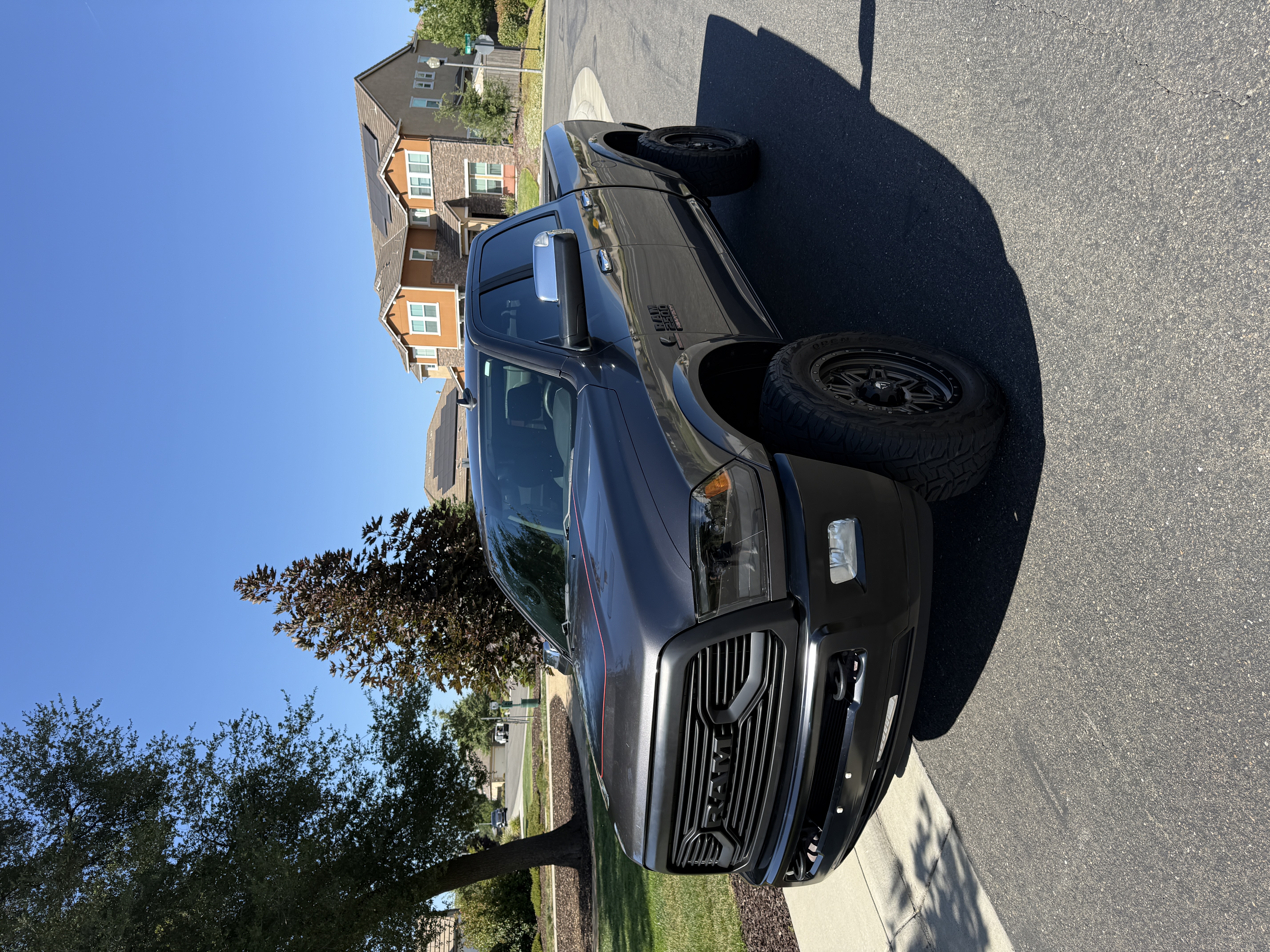 Used 2015 RAM 2500 Laramie AWD/4WD image 2