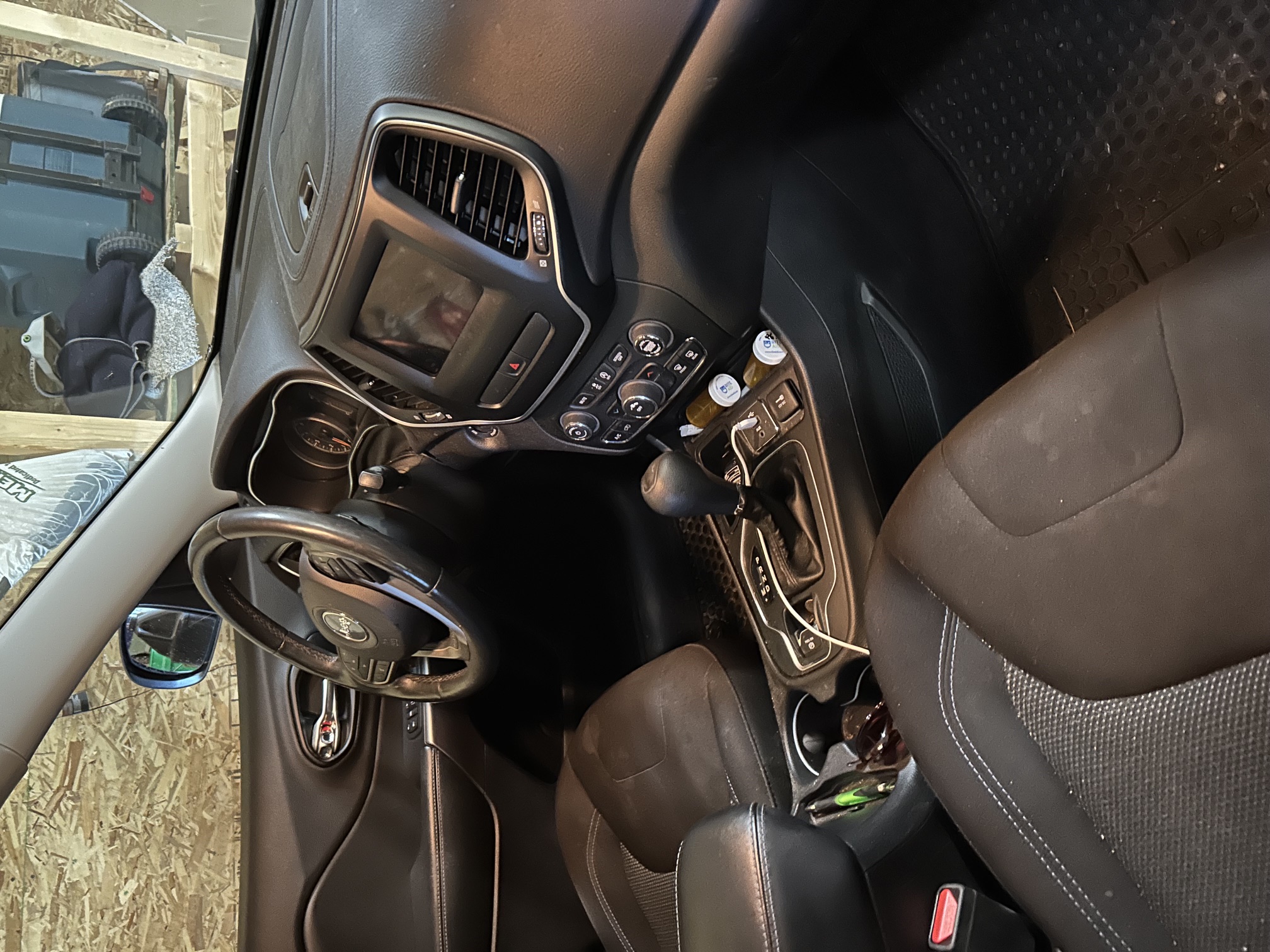 Used 2019 Jeep Cherokee Latitude w/ Cold Weather Group FWD image 11