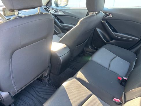 Used 2018 MAZDA MAZDA3 Sport image 12