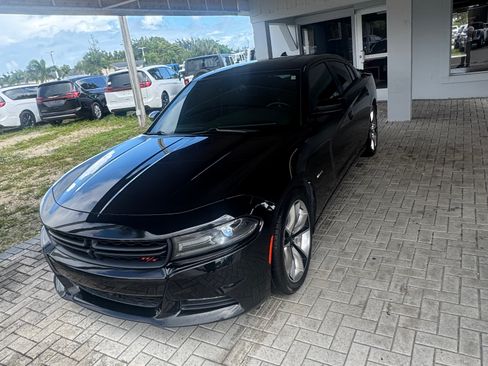 Used 2015 Dodge Charger R/T image 1