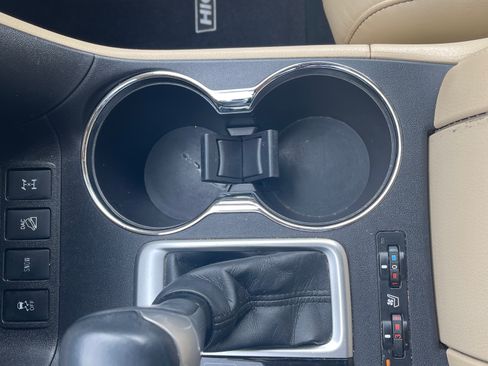 Used 2016 Toyota Highlander Limited Platinum image 29