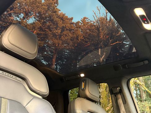 Used 2022 Rivian R1T Adventure image 16