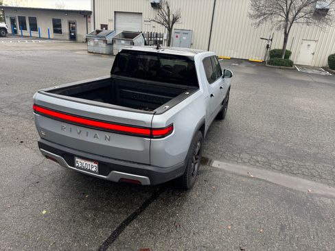 Used 2022 Rivian R1T Adventure image 4