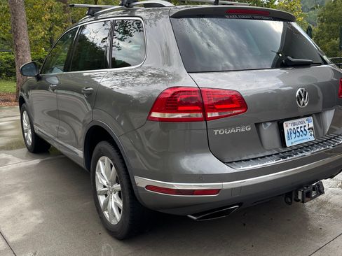 Used 2016 Volkswagen Touareg Sport AWD/4WD image 8