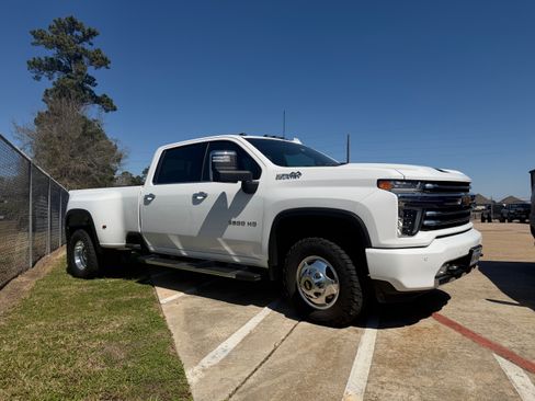 Used 2020 Chevrolet Silverado 3500 High Country w/ LPO, Hitch Package image 5