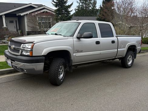 Used 2004 Chevrolet Silverado 2500 LT w/ Skid Plate Package image 16