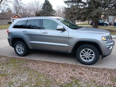 Used 2018 Jeep Grand Cherokee Laredo image 6