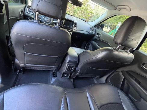 Used 2021 Jeep Compass Latitude image 27