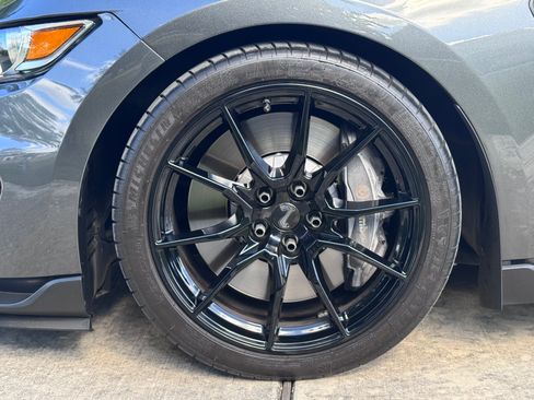 Used 2019 Ford Mustang Shelby GT350 w/ Technology Package RWD image 28
