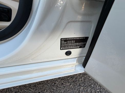 Used 2014 BMW 750i image 32