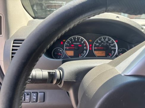 Used 2012 Nissan Pathfinder SV AWD/4WD image 4