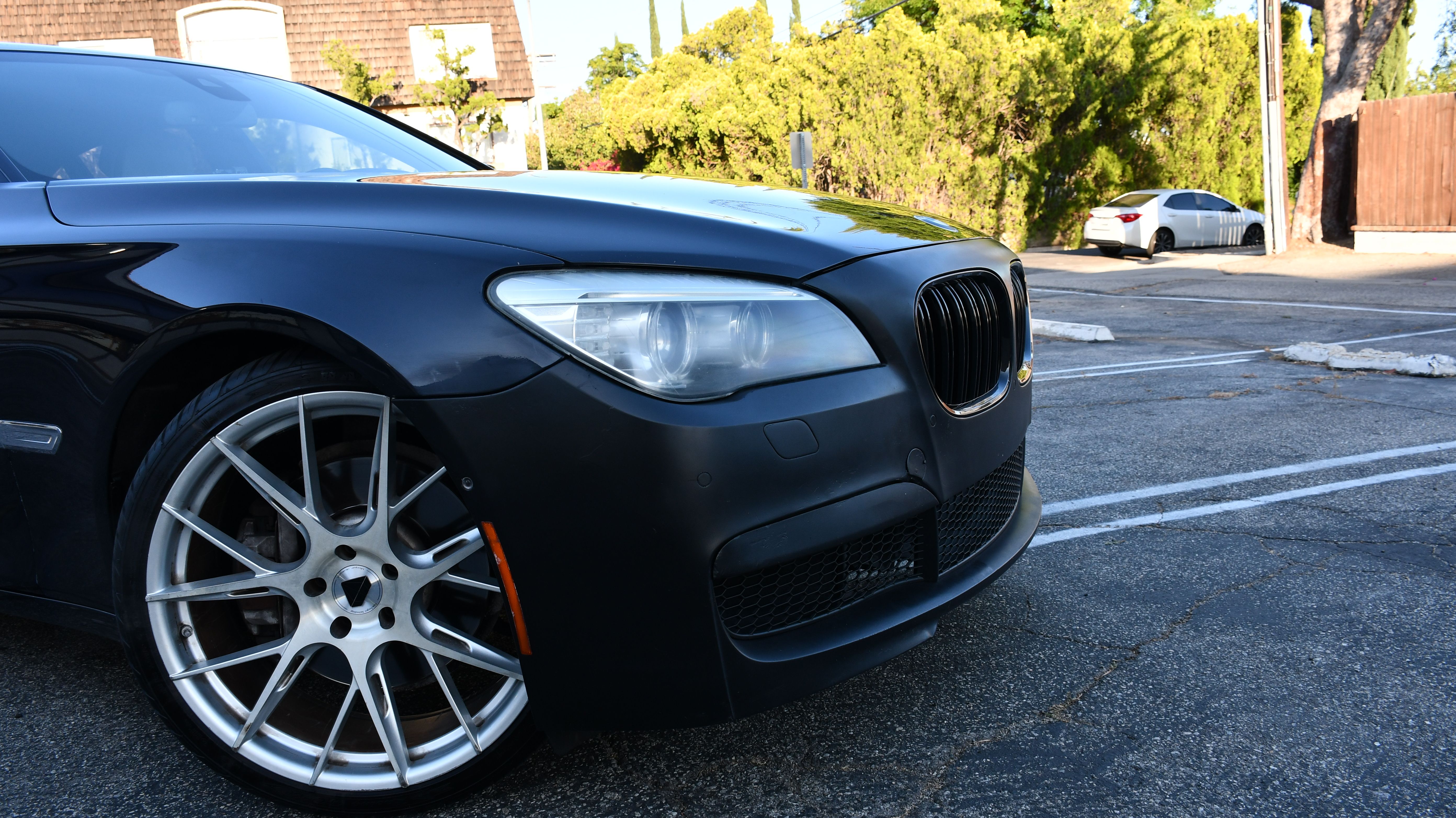 Used 2013 BMW 750Li RWD image 2