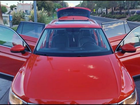 Used 2019 Volkswagen Tiguan SEL image 2