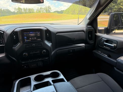Used 2022 Chevrolet Silverado 2500 Custom w/ Custom Value Package AWD/4WD image 4