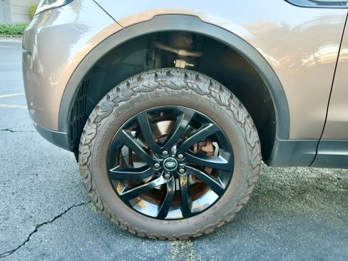 Used 2017 Land Rover Discovery HSE Luxury AWD/4WD image 10