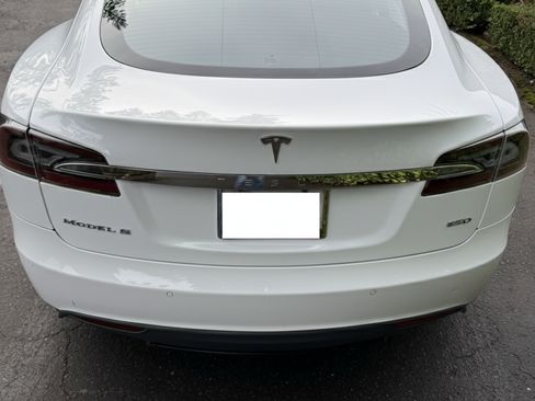 Used 2015 Tesla Model S 85D image 5