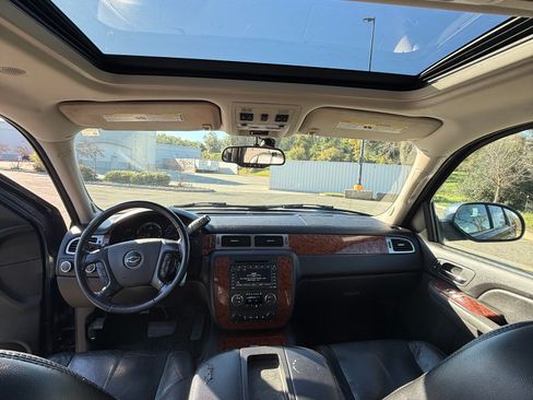 Used 2007 Chevrolet Tahoe LTZ w/ LTZ Preferred Equipment Group image 10