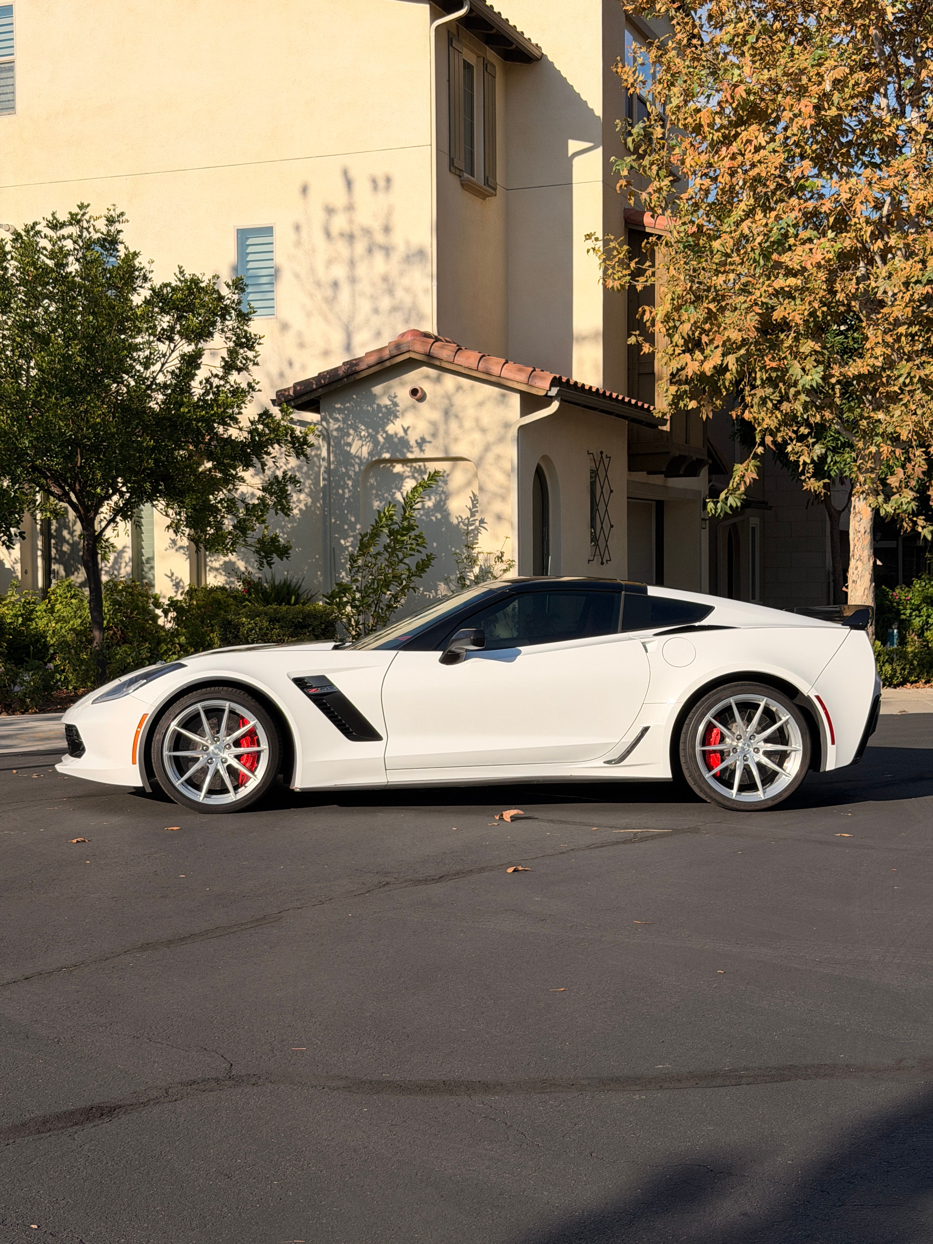 Used 2015 Chevrolet Corvette Z06 w/ 3LZ Preferred Equipment Group RWD image 10