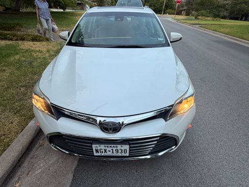 Used 2017 Toyota Avalon XLE Premium FWD image 2