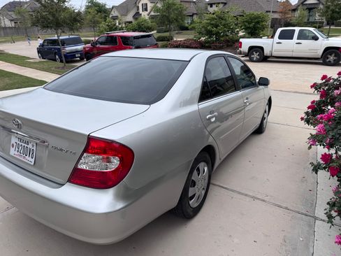 Used 2004 Toyota Camry LE image 4