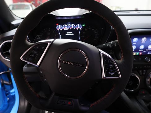 Used 2022 Chevrolet Camaro ZL1 image 18