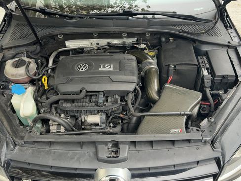 Used 2015 Volkswagen Golf R 4-Door image 10