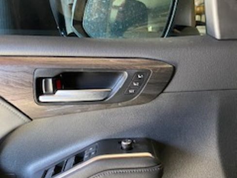 Used 2024 Toyota Highlander Platinum AWD/4WD image 17