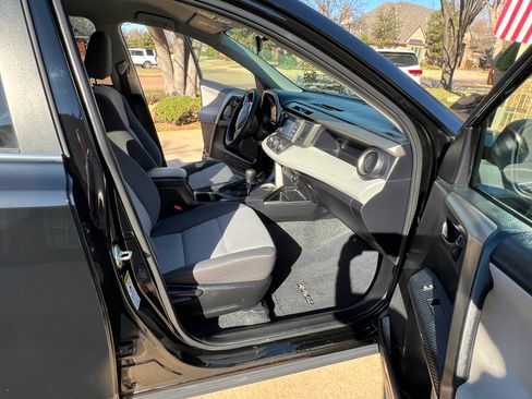 Used 2014 Toyota RAV4 LE image 15