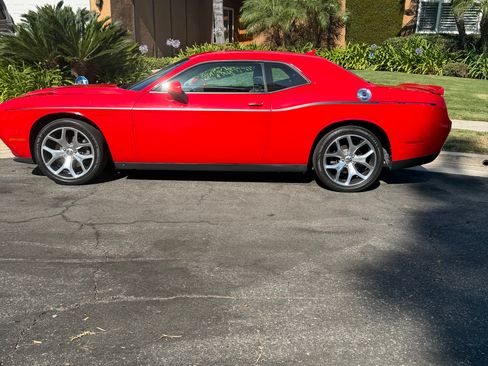 Used 2015 Dodge Challenger SXT Plus RWD image 1